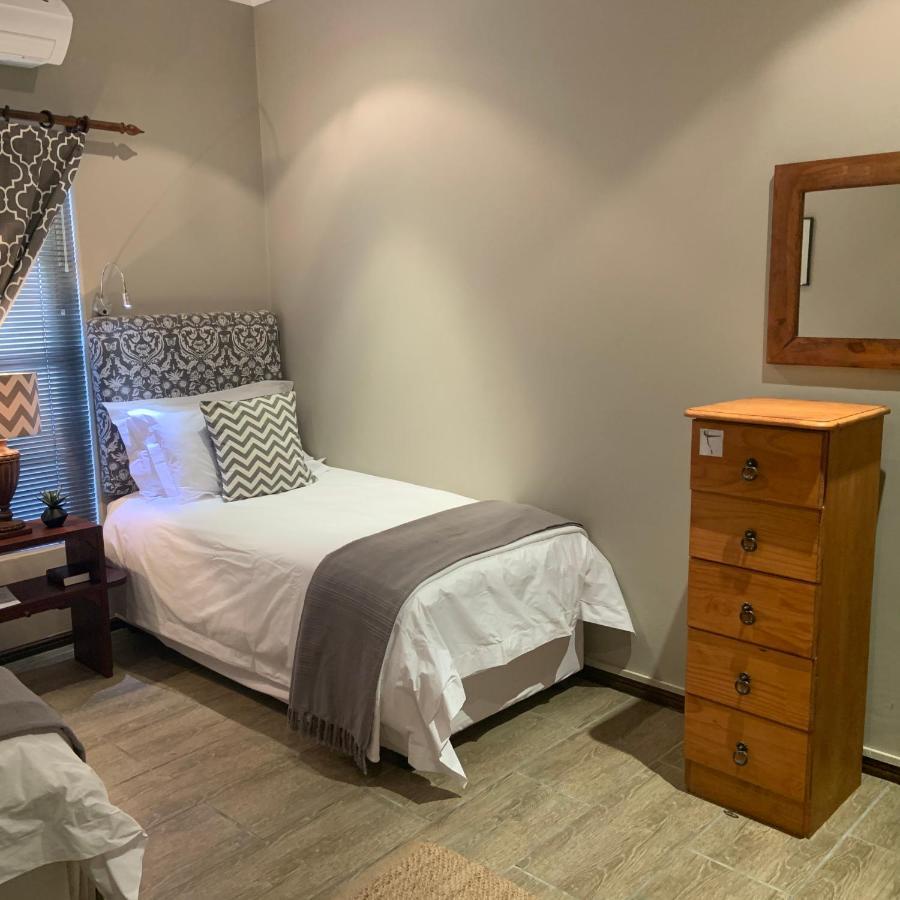 La Gratitude Self Catering Cottage ฟรันเชิค ภายนอก รูปภาพ
